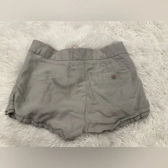 Aritzia Wilfred linen paper bag shorts| size 2 - Picture 3 of 4